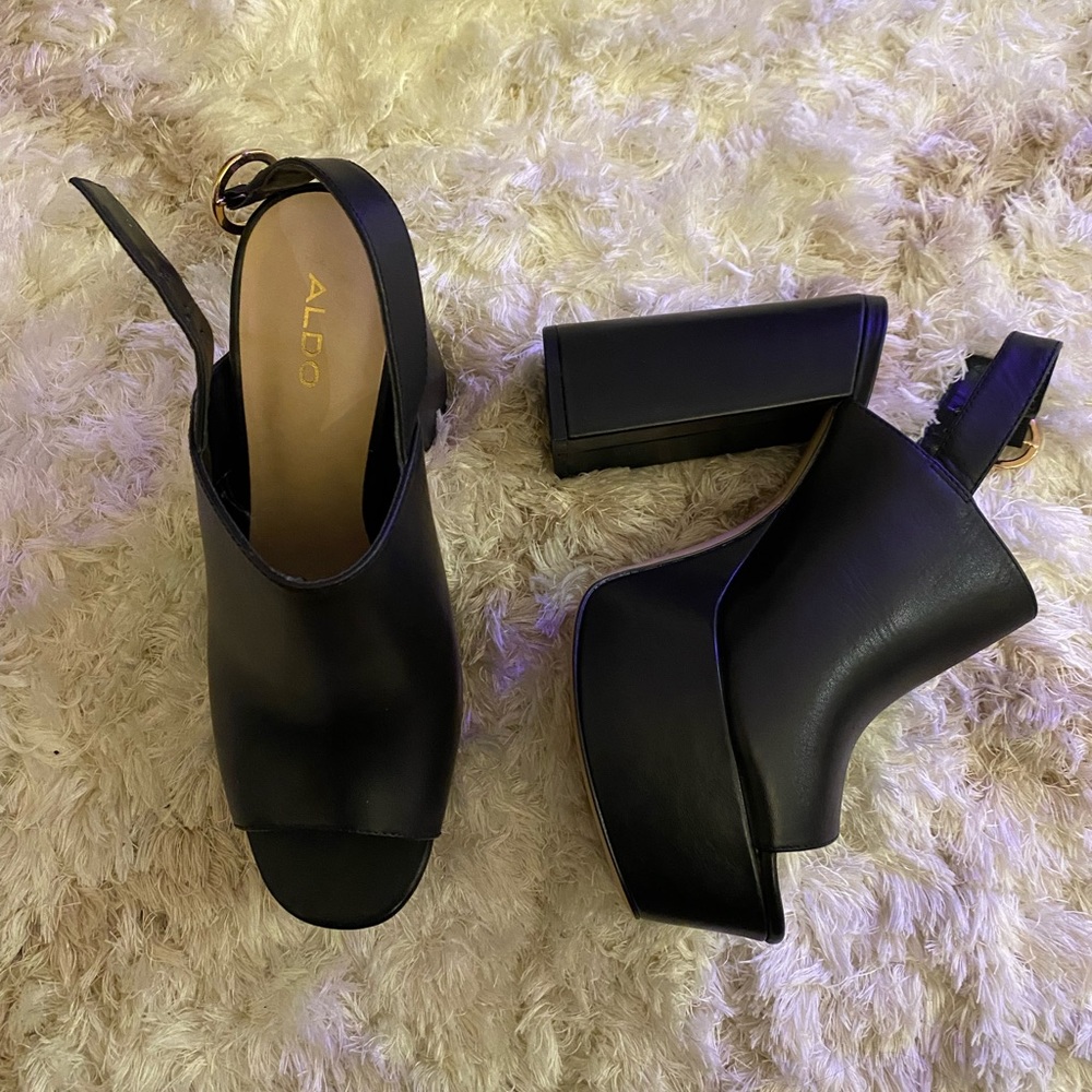 ✨ Black Platform sandals ✨